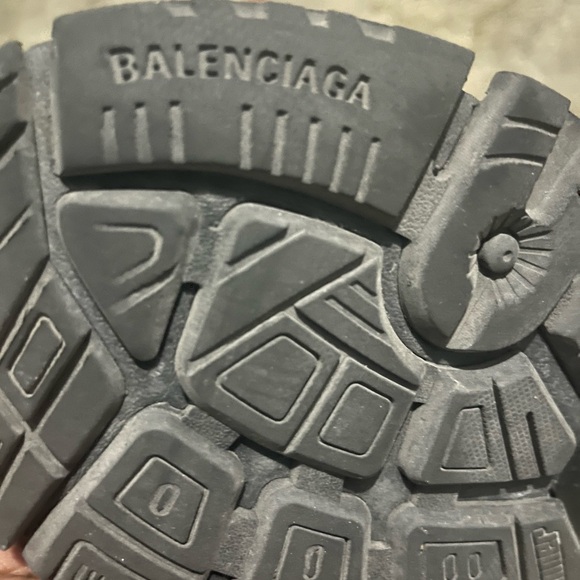 All black balenciaga runners
8/10 condition
dm for more questions 
new to this - Picture 3 of 6